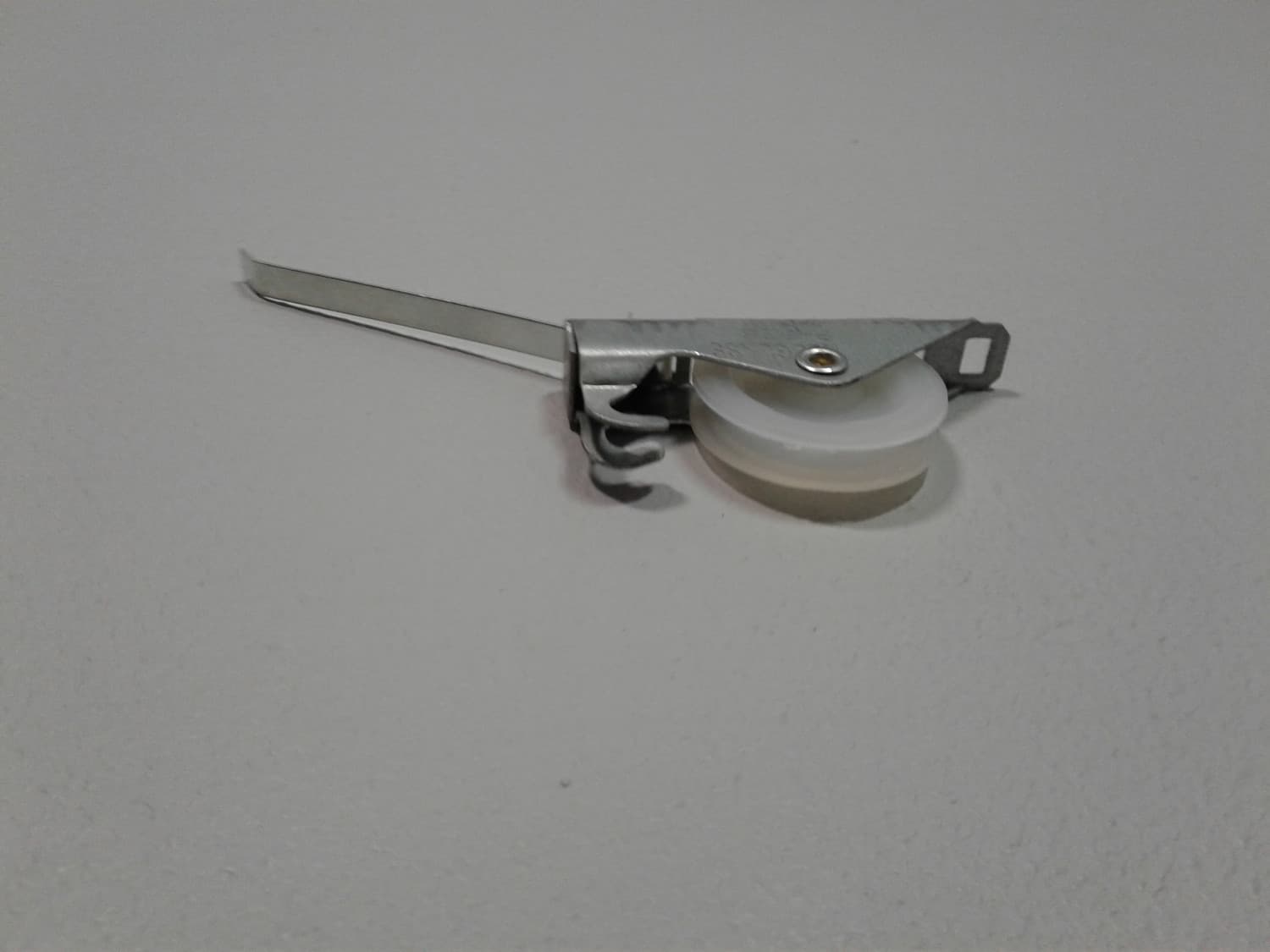 Roulette de porte moustiquaire en nylon Diamètre: 1 1/4''Épaisseur de la roulette: 1/4''Épaisseur du boîtier: 3/8'' - Miniature 2