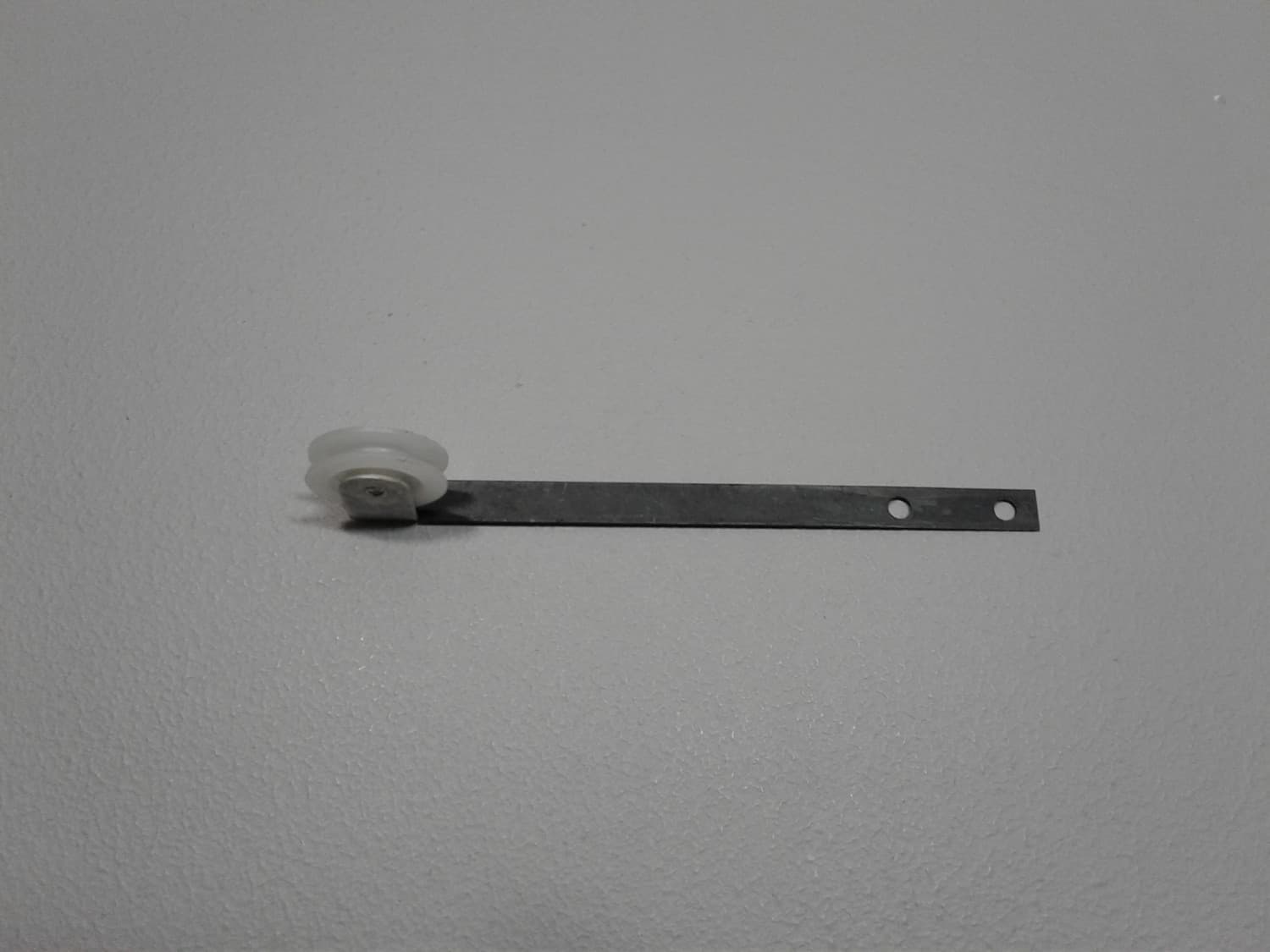 Roulette de porte moustiquaire en nylon (en paire) Diamètre: 1''Épaisseur: 3/8''Longueur de la tige: 5 5/16''  - Miniature 2