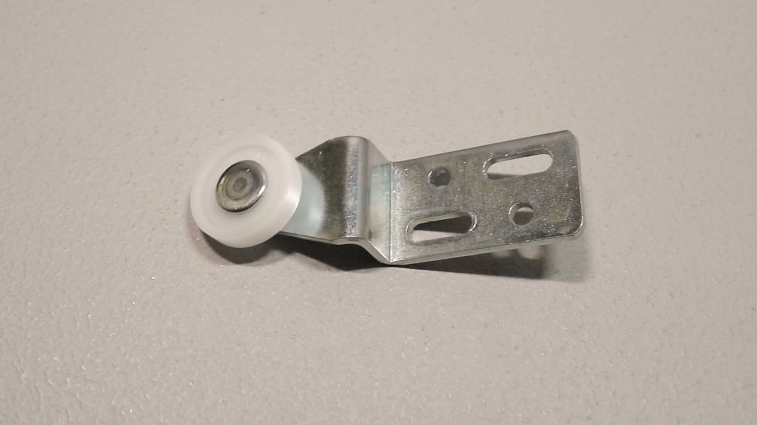 Roulettes du haut pour garde-robe Diamètre: 1''Offset: 5/8''  - Image 1