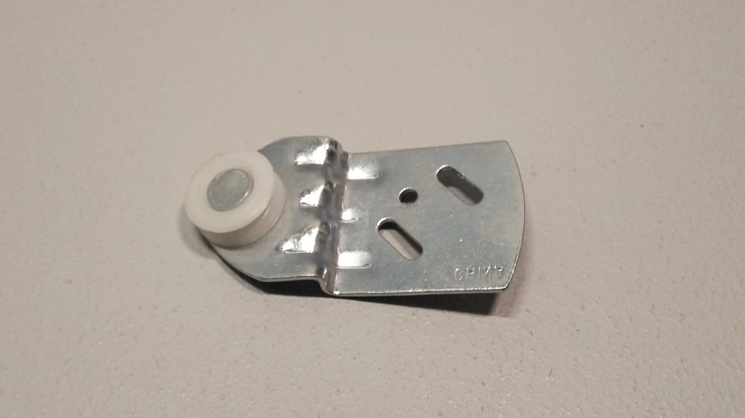 Roulettes du haut pour garde-robe Diamètre: 15/16''Offset: 5/16''  - Image 1