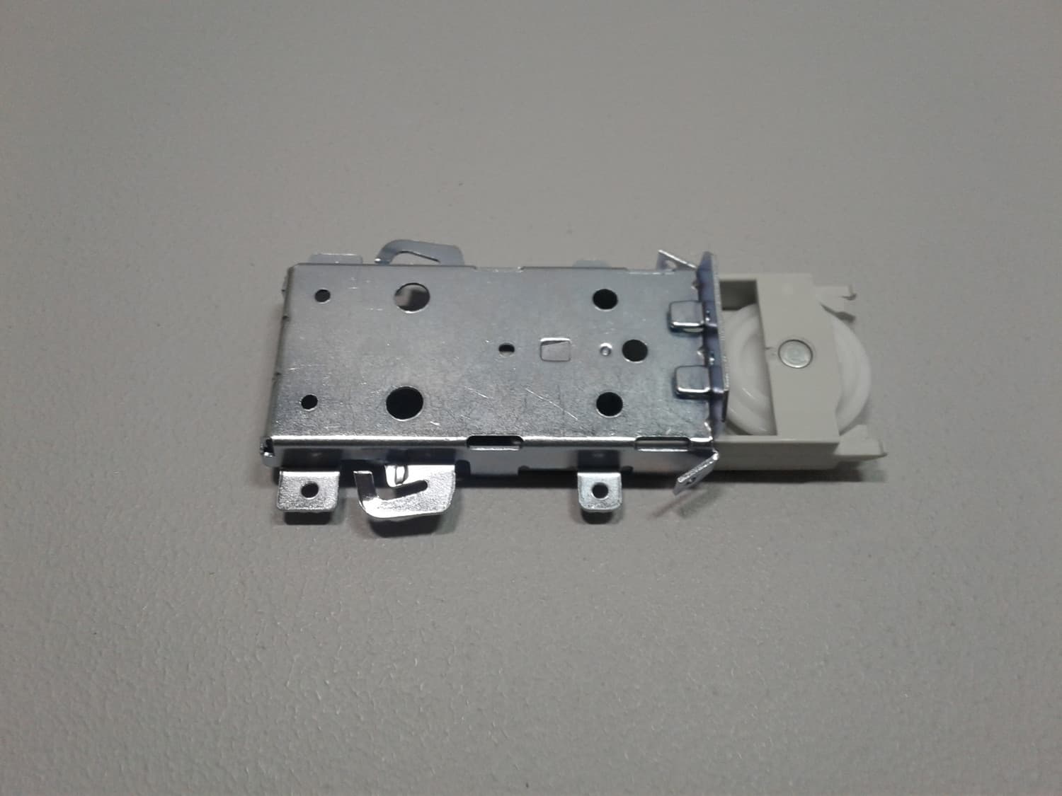 Roulette en nylon pour garde-robe - Miniature 2