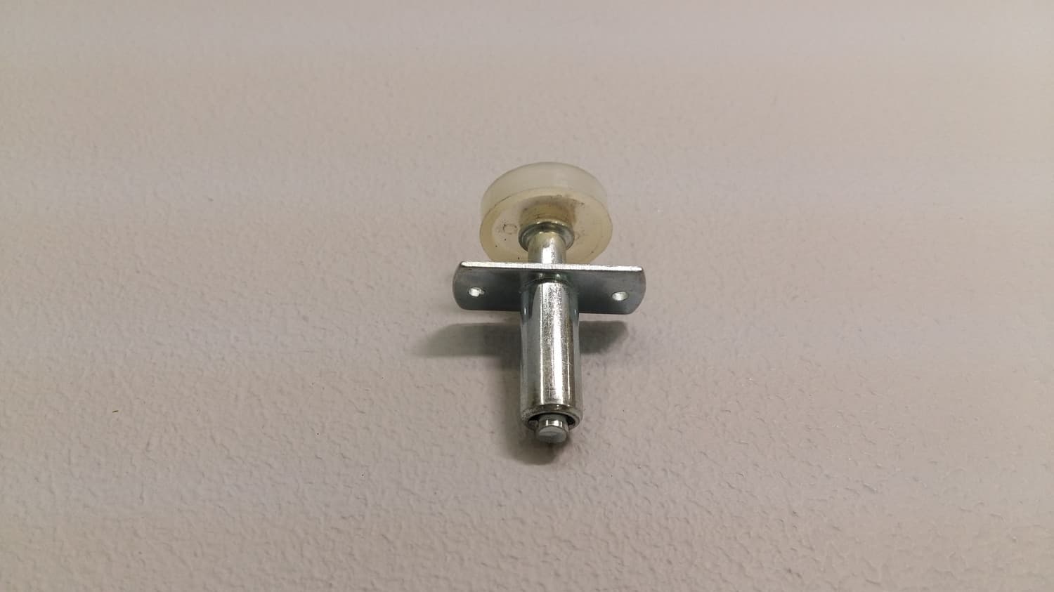 Roulette en nylon sur ressort pour garde-robe - Image 1