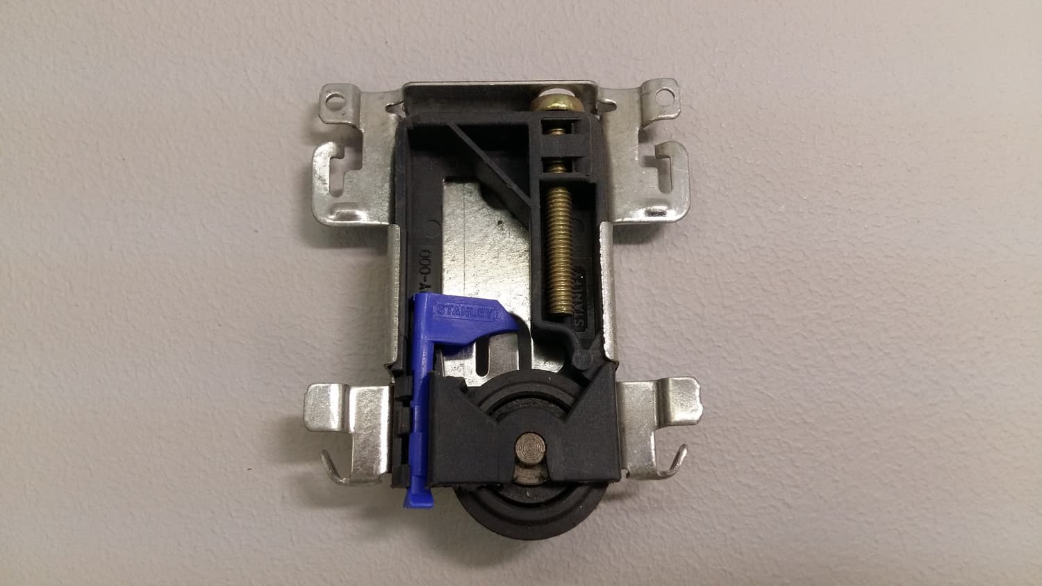 Roulette en nylon pour garde-robe - Image 1