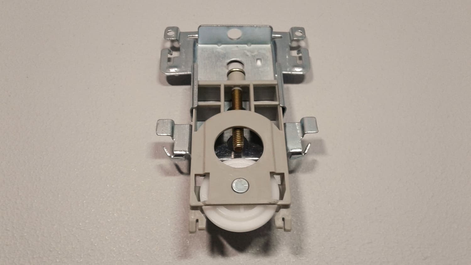 Roulette en nylon pour garde-robe - Image 1