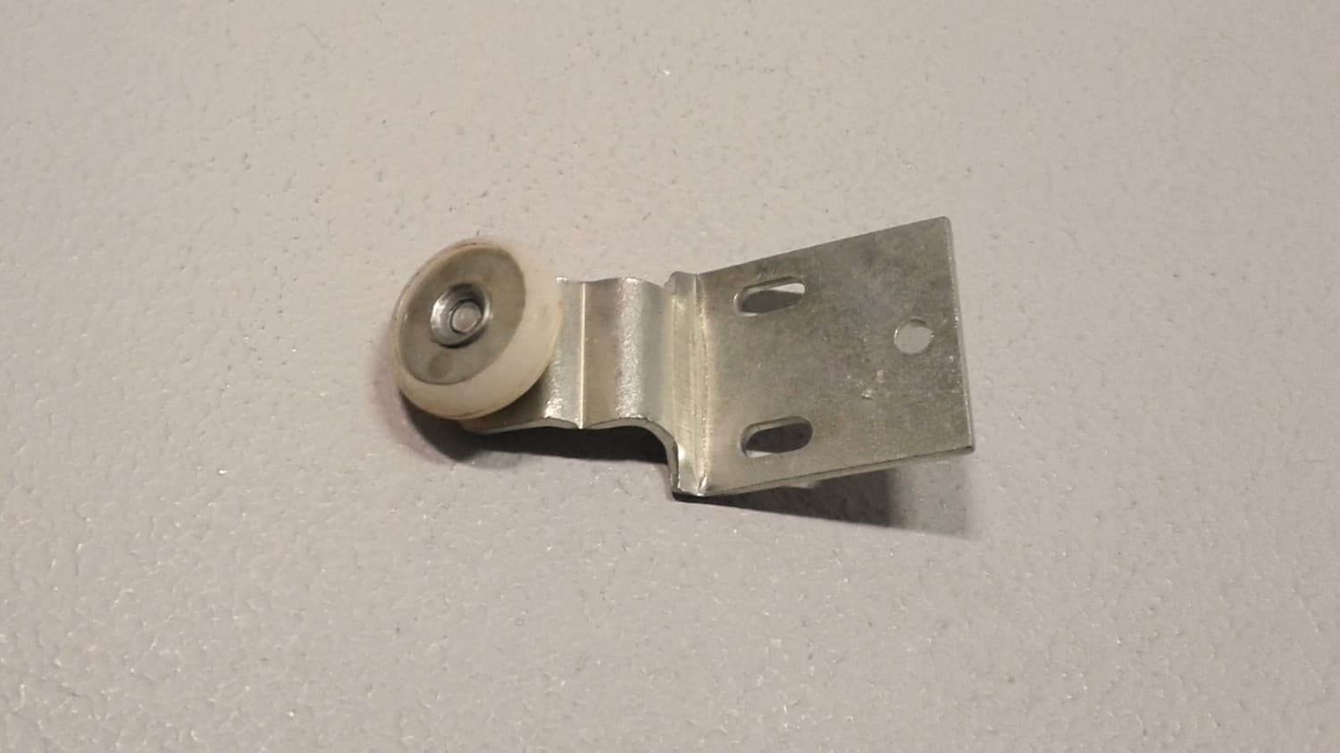 Roulettes du haut pour garde-robe Diamètre: 3/4''Offset: 1/2'' - Image 1