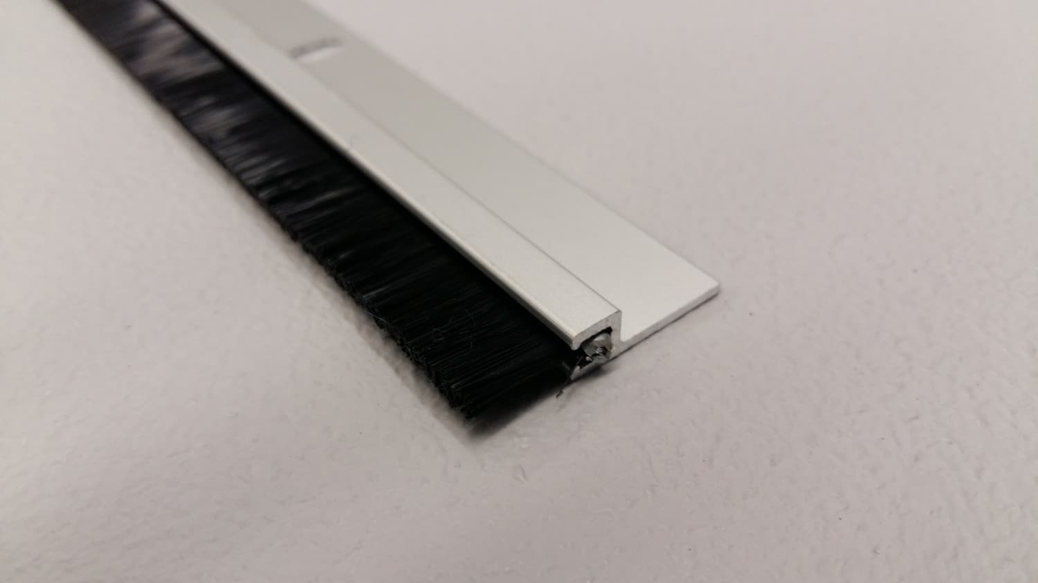 Balai de porte en aluminium 36" - DEF10-103 (36") | Vosthermos