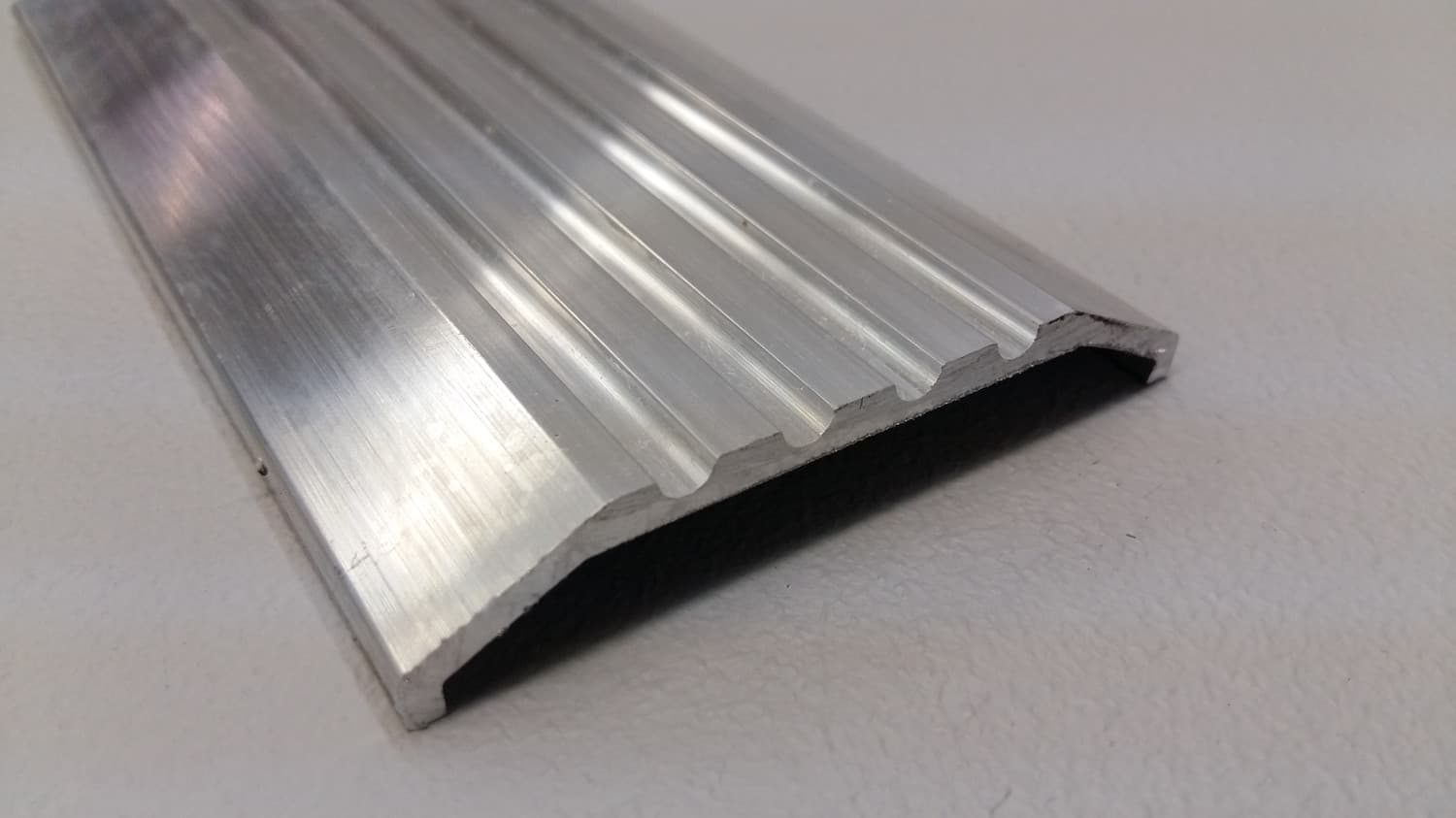 Seuil de porte en aluminium 3" X 36" - DEF10-158-3 (36") | Vosthermos