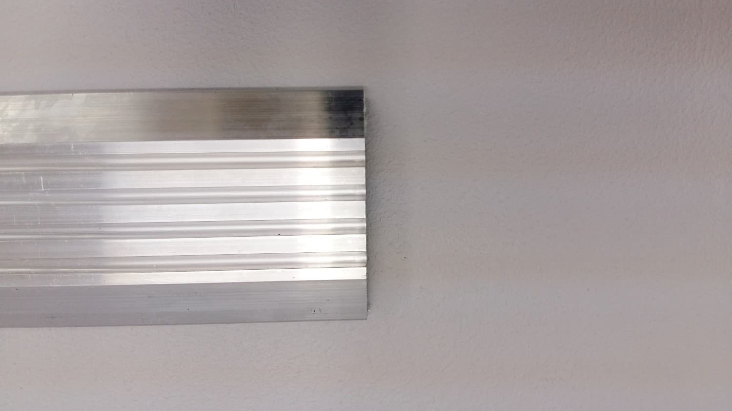 Seuil de porte en aluminium 3" X 36" - Miniature 2