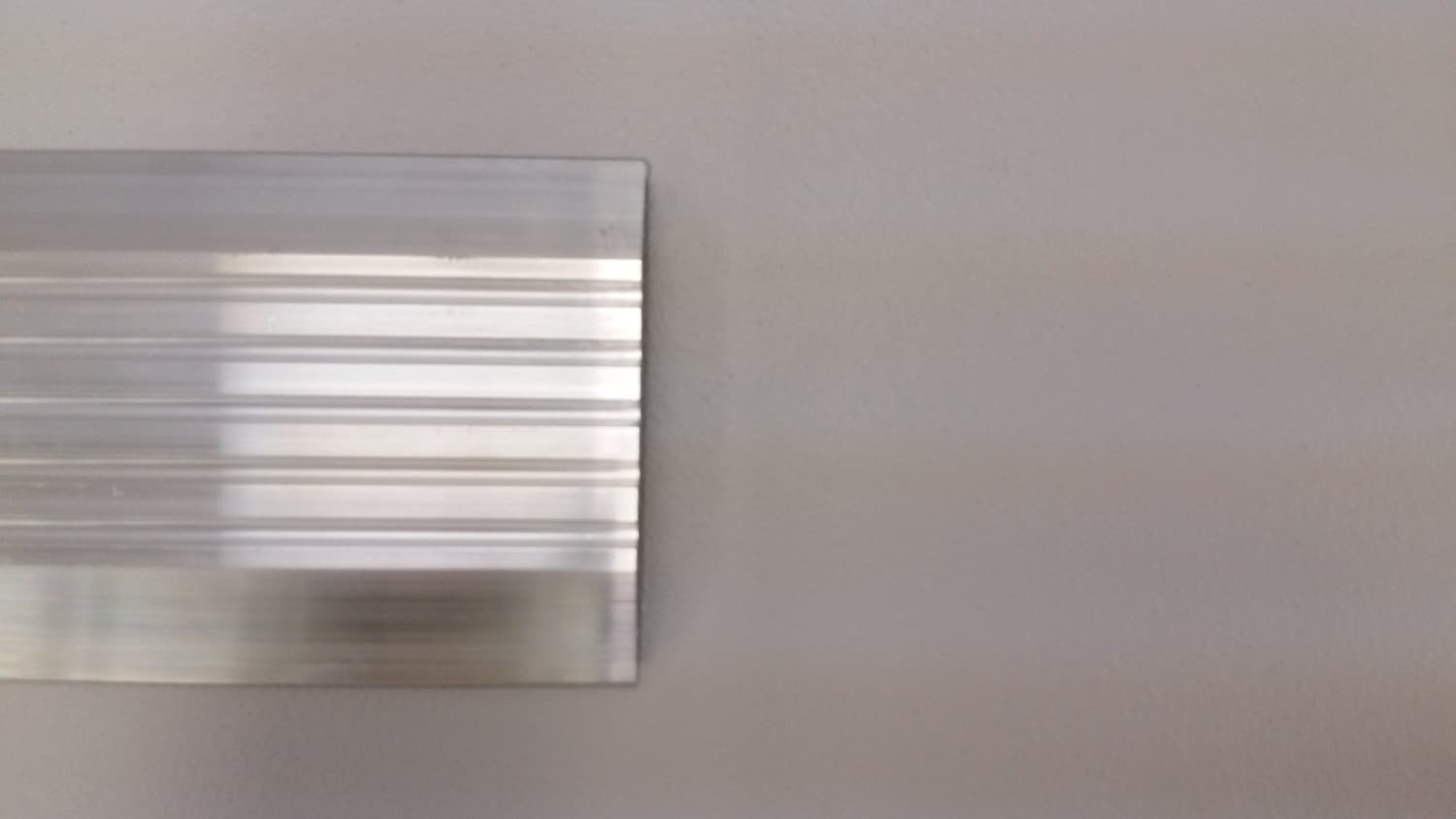 Seuil de porte en aluminium 4" X 36" - Miniature 2