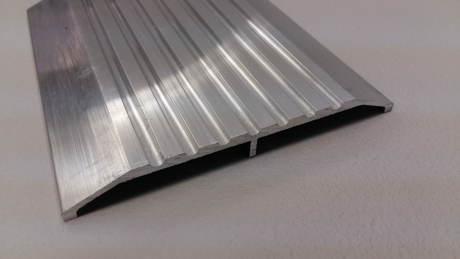 Seuil de porte en aluminium 5" X 36" - DEF10-158-5 (36") | Vosthermos