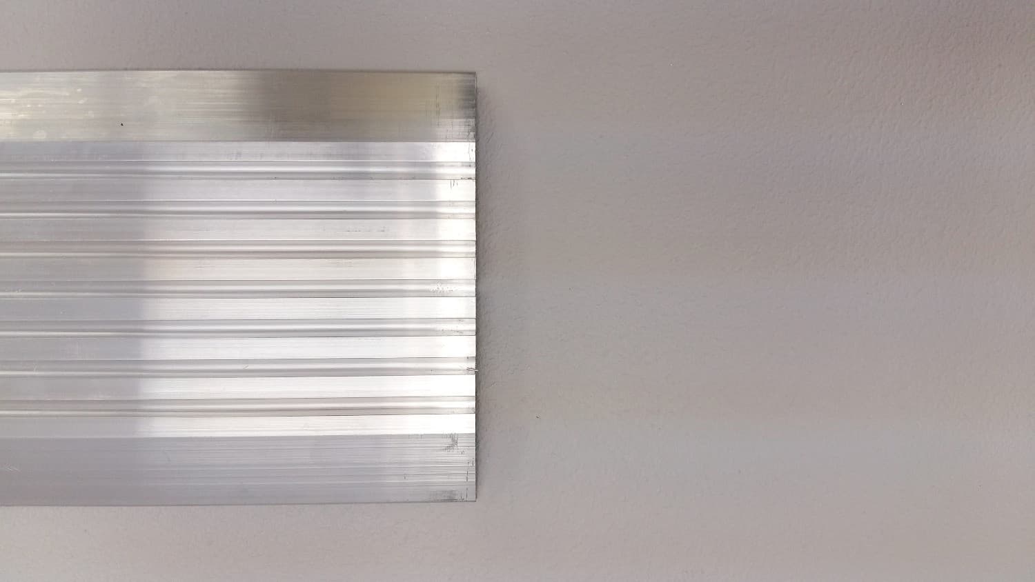 Seuil de porte en aluminium 5" X 36" - Miniature 2