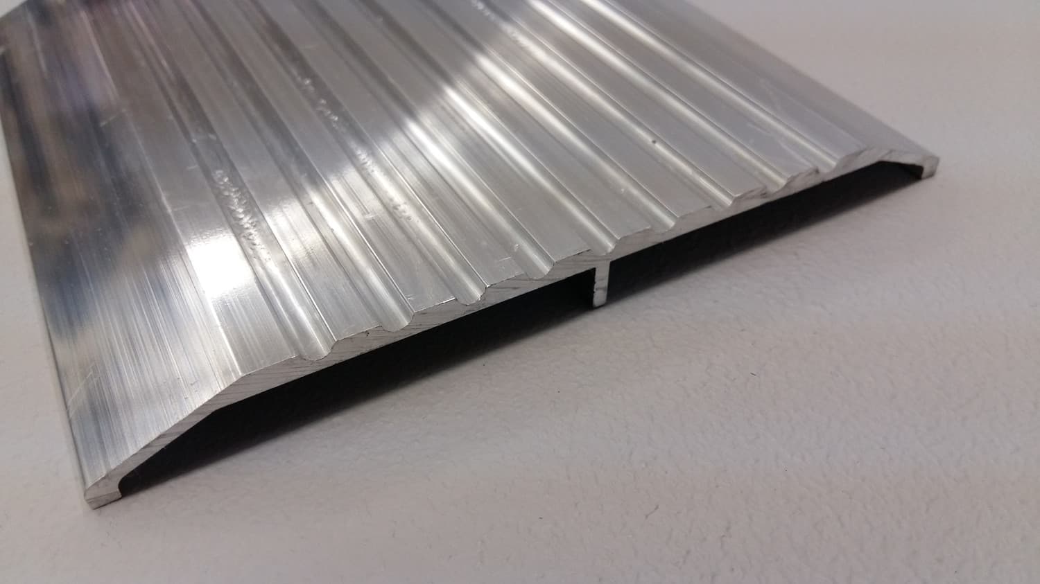 Seuil de porte en aluminium 6" X 36" - DEF10-158-6 (36") | Vosthermos