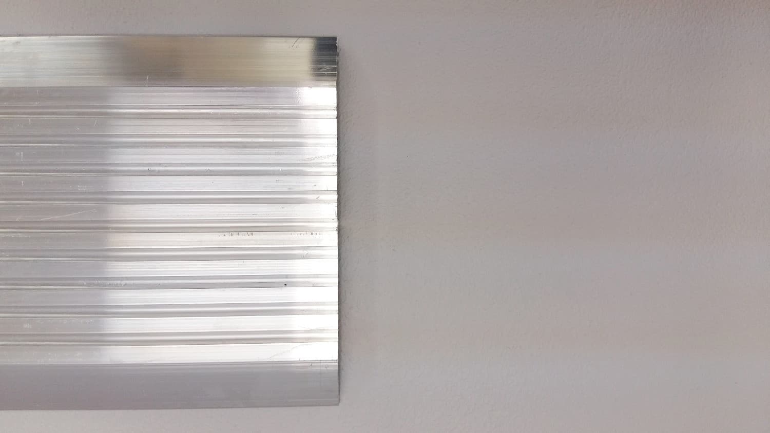 Seuil de porte en aluminium 6" X 36" - Miniature 2