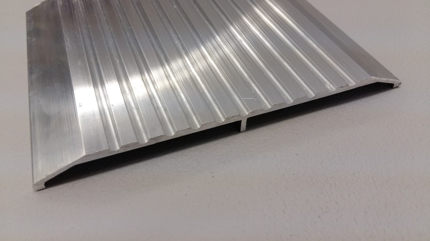 Seuil de porte en aluminium 7" X 36" - DEF10-158-7 (36") | Vosthermos