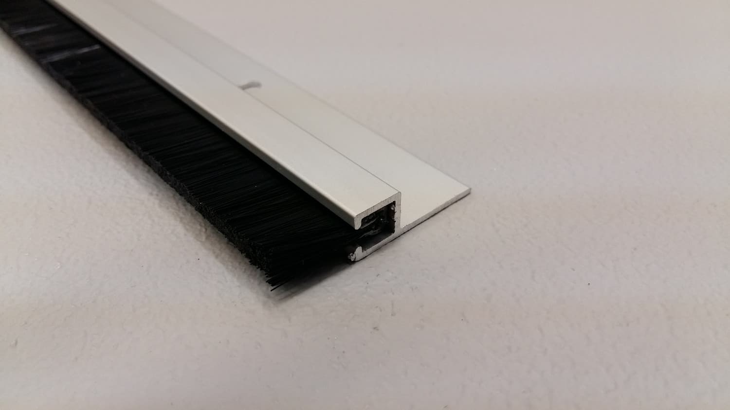 Balai de porte en aluminium 36" - DEF10-159 (36") | Vosthermos