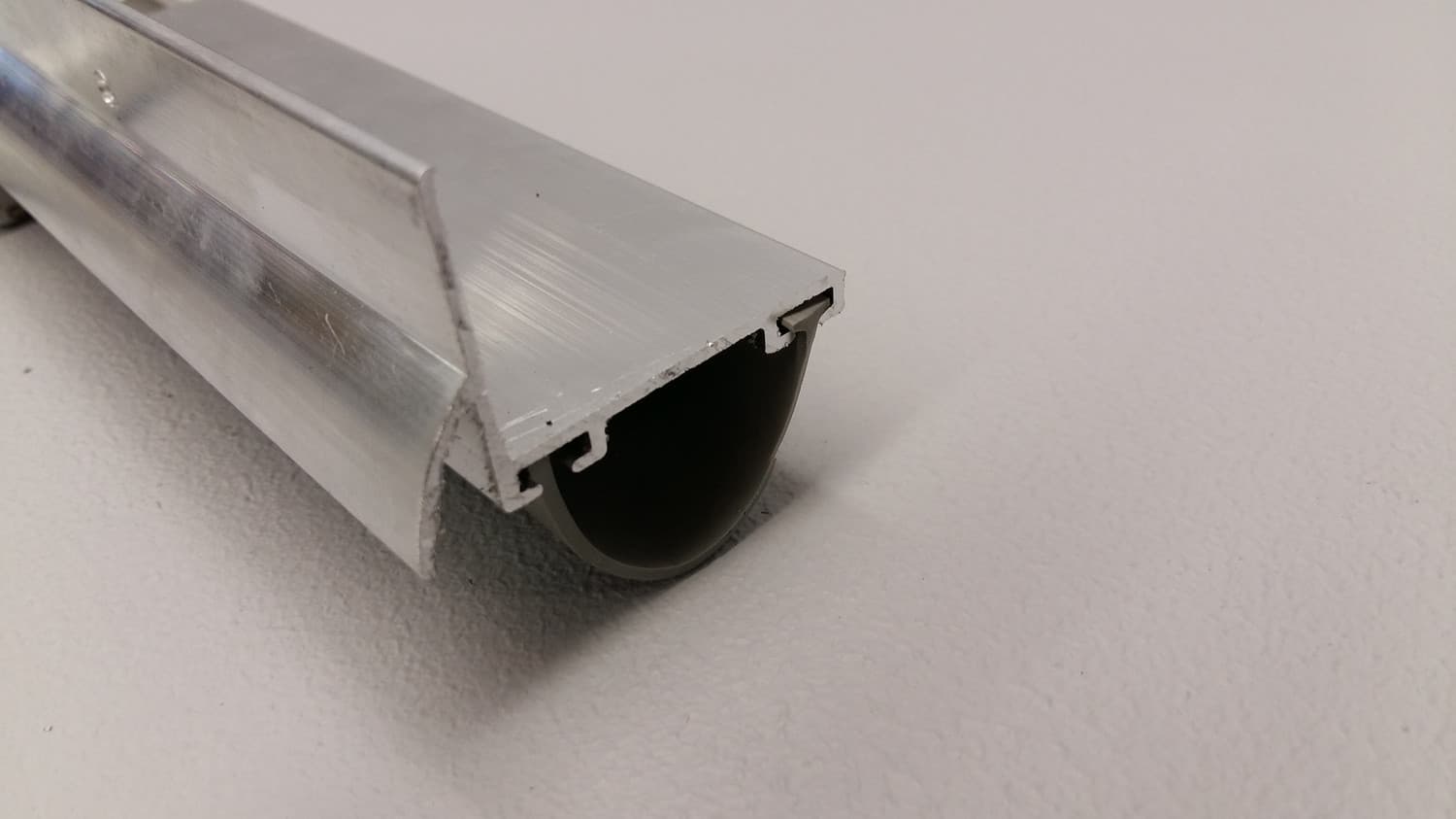 Balai de porte en aluminium 36" - DEF10-161 (36") | Vosthermos