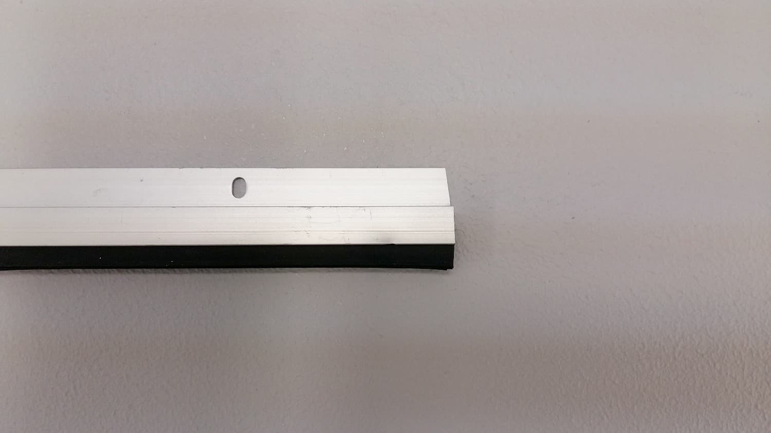 Ensemble de coupe-froid en aluminium et néoprène pour contour de porte - Miniature 2