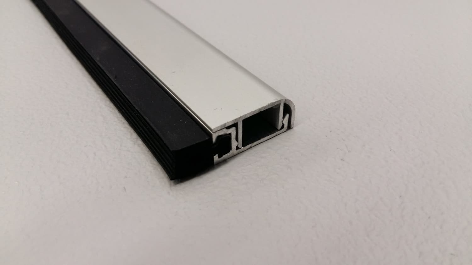 Ensemble de coupe-froid en aluminium et néoprène pour contour de porte - DEF10-166-17 | Vosthermos