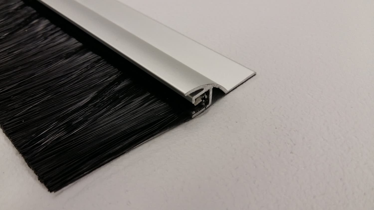 Balai de porte 36" en aluminium avec rejet d'eau  - DEF10-168-2 (36") | Vosthermos