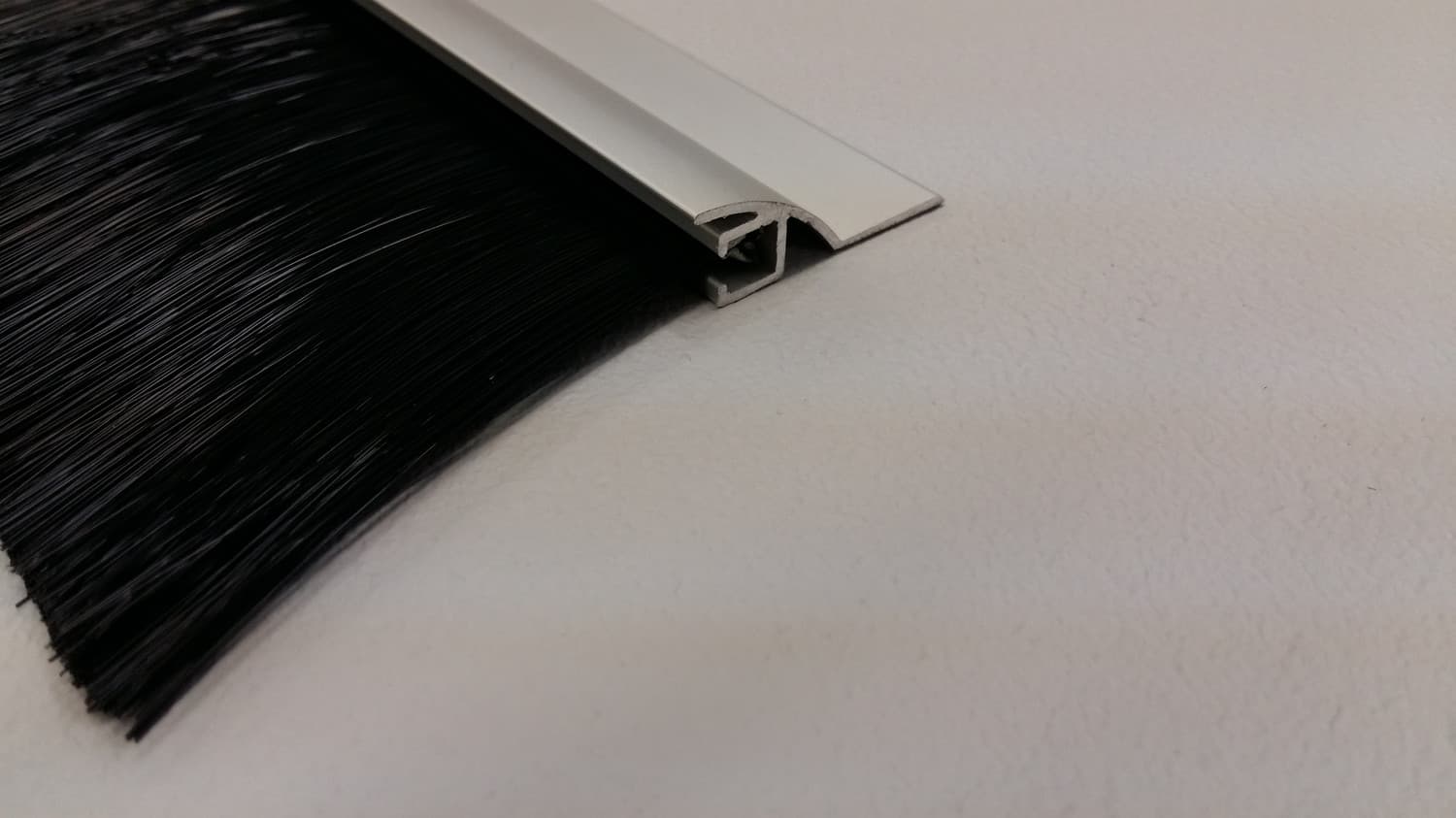 Balai de porte 36" en aluminium avec rejet d'eau  - DEF10-168-3 (36") | Vosthermos