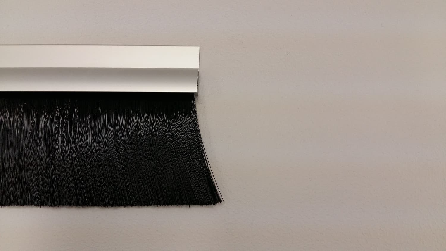 Balai de porte 36" en aluminium avec rejet d'eau  - Miniature 2