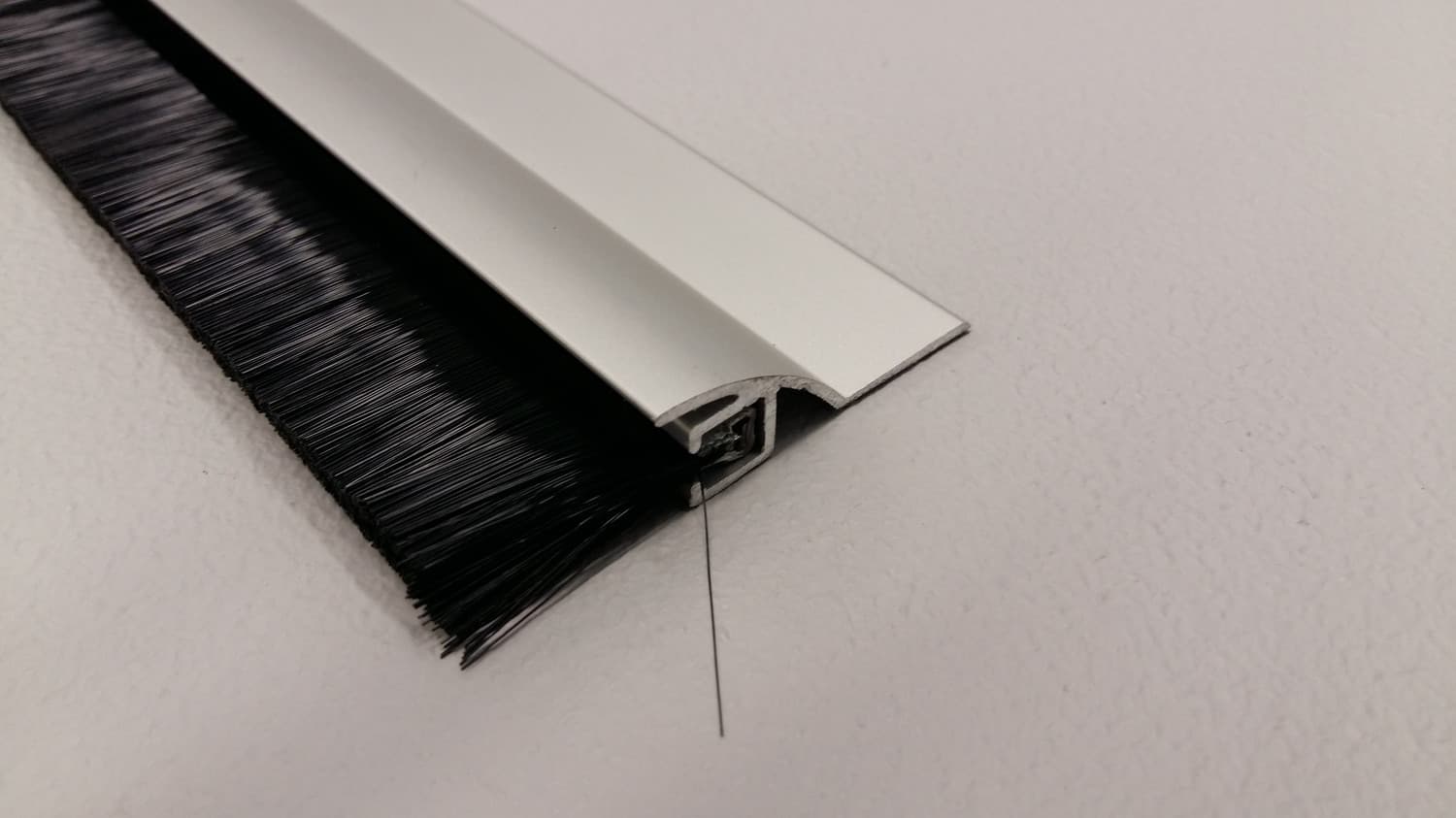 Balai de porte 36" en aluminium avec rejet d'eau  - DEF10-168 (36") | Vosthermos