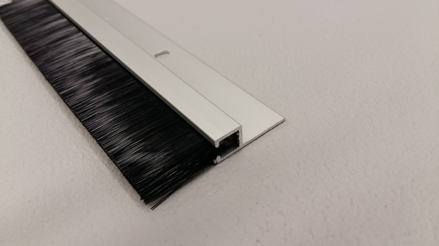 Balai de porte en aluminium 36" - DEF10-170 (36") | Vosthermos