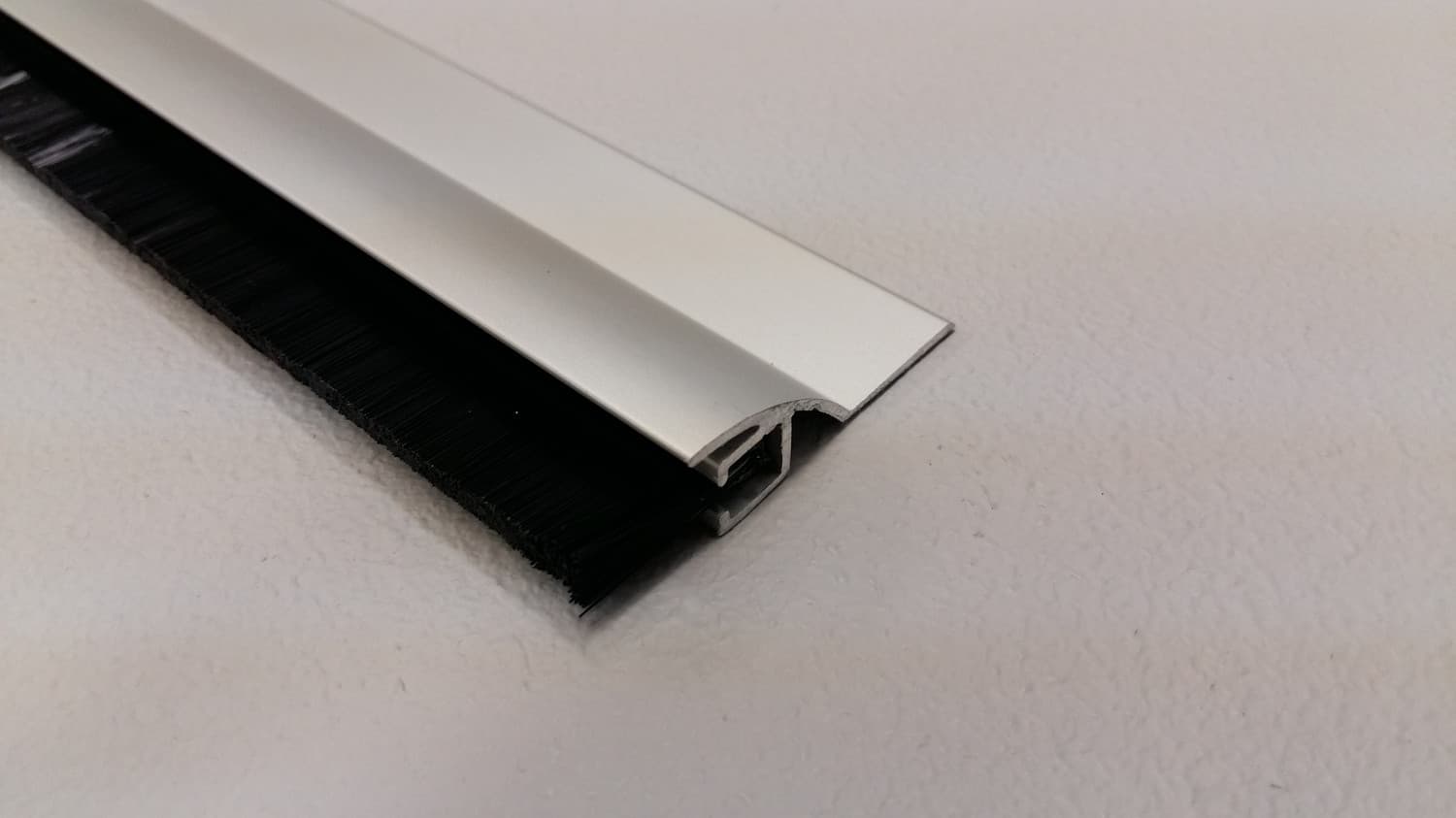 Balai de porte 36" en aluminium avec rejet d'eau  - DEF10-208 (36") | Vosthermos