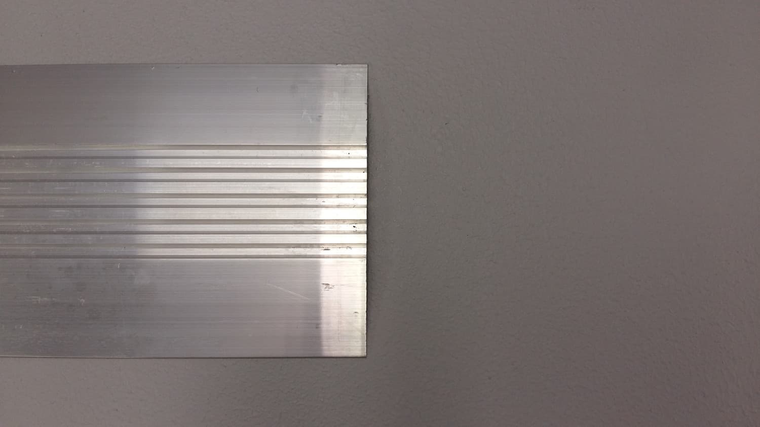 Seuil de porte en aluminium 4" X 36" - Miniature 2