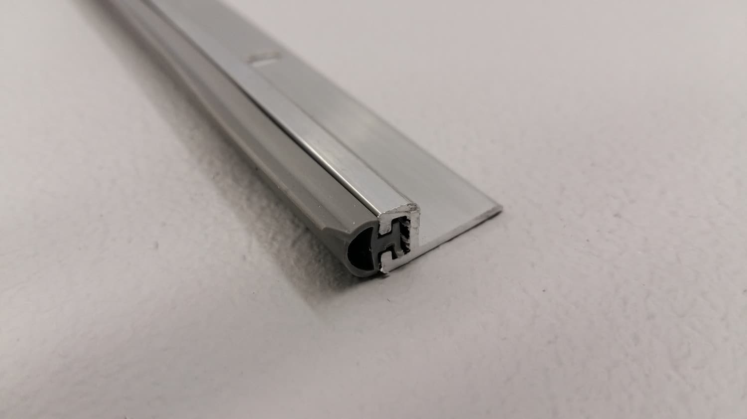 Ensemble de coupe-froid en aluminium et caoutchouc pour contour de porte - DEF10-218-17 | Vosthermos