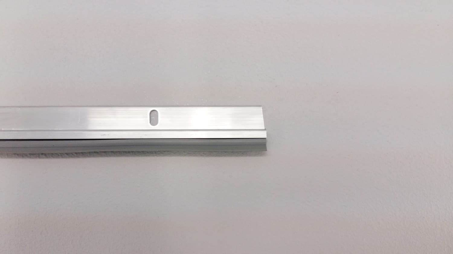 Ensemble de coupe-froid en aluminium et caoutchouc pour contour de porte - Miniature 2