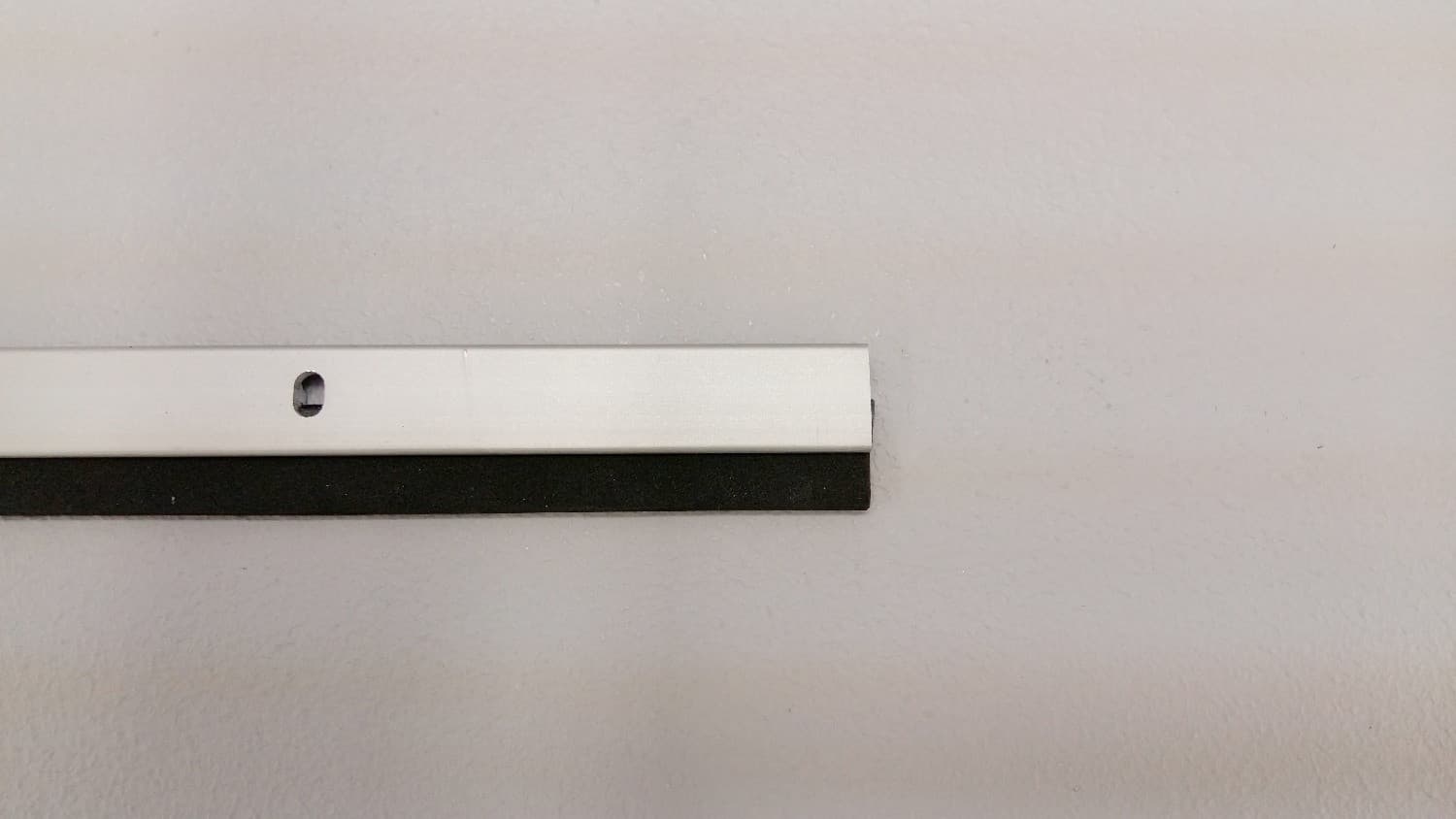 Ensemble de coupe-froid en aluminium et néoprène pour contour de porte - Miniature 2