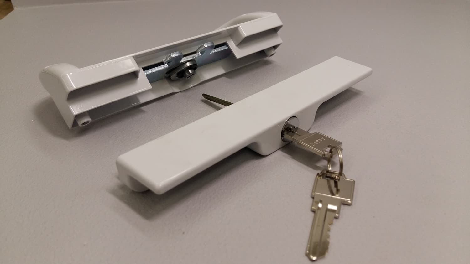 Poignée blanche avec clé pour porte patio - Miniature 3