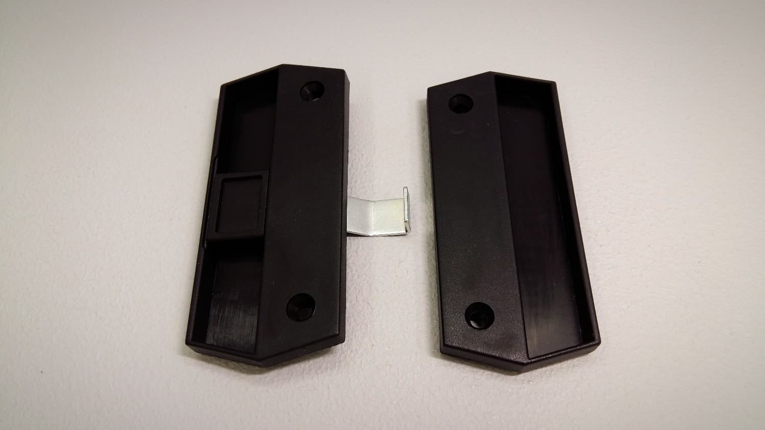 Poignée noire pour porte moustiquaire - DEF2-141N | Vosthermos