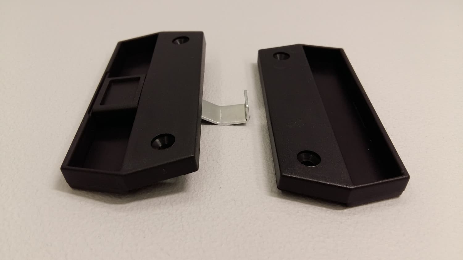 Poignée noire pour porte moustiquaire - Miniature 2