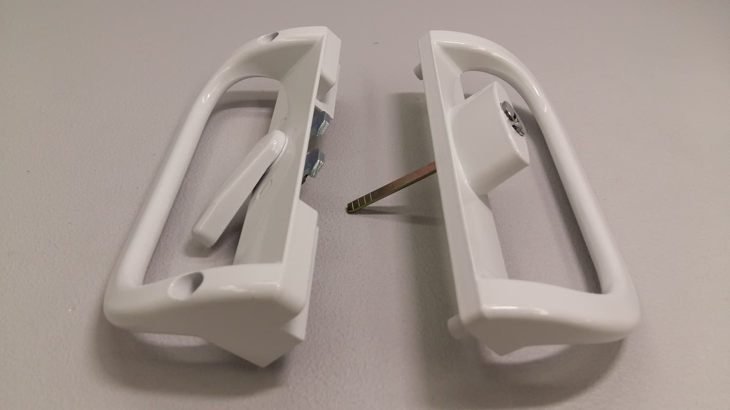 Poignée blanche avec clé pour porte patio - Miniature 2