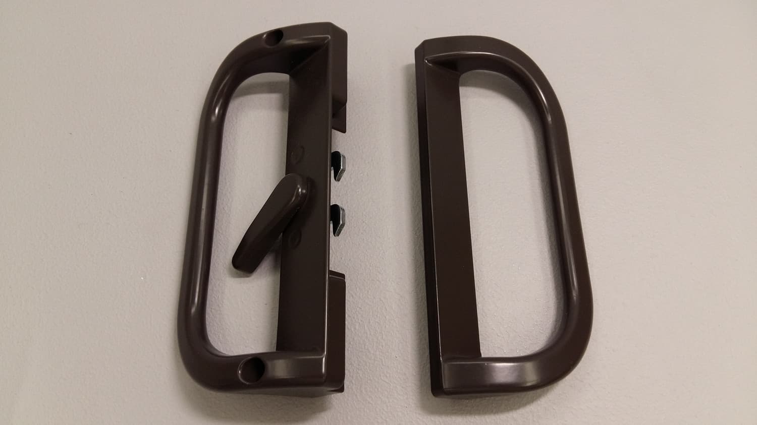 Poignée brune pour porte patio - Image 1