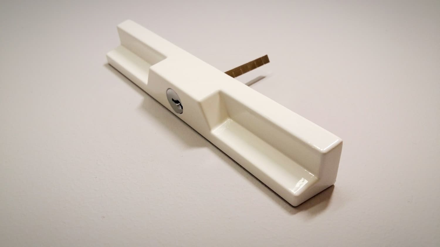 Poignée extérieure blanche "universelle" avec clé pour porte patio - Miniature 2