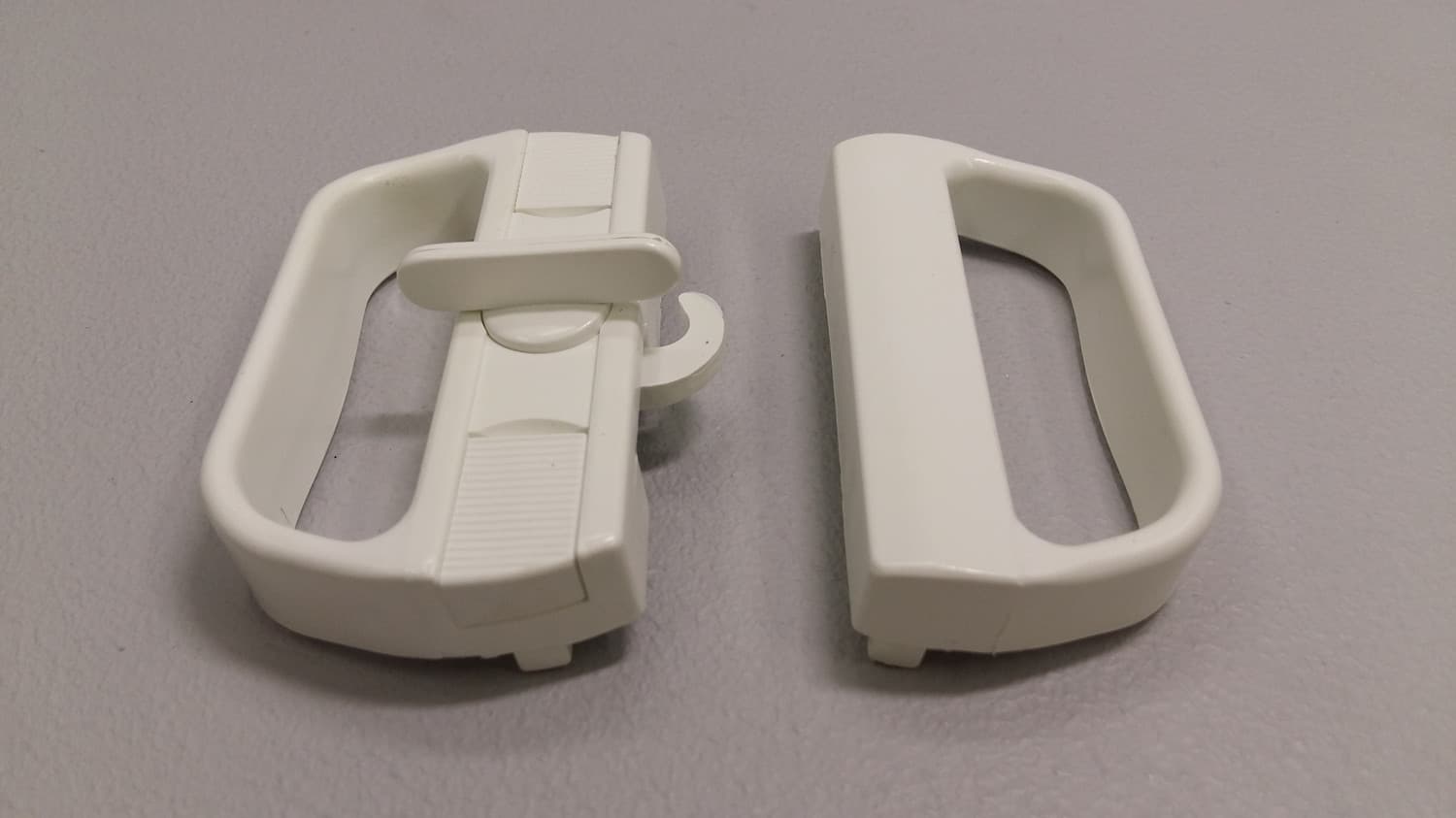 Poignée blanche pour porte moustiquaire - Miniature 2