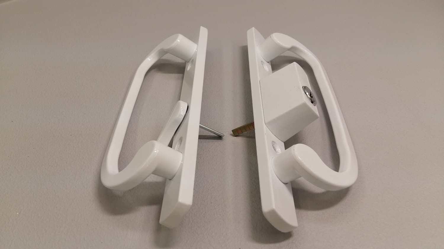 Poignée blanche avec clé pour porte patio - Miniature 2