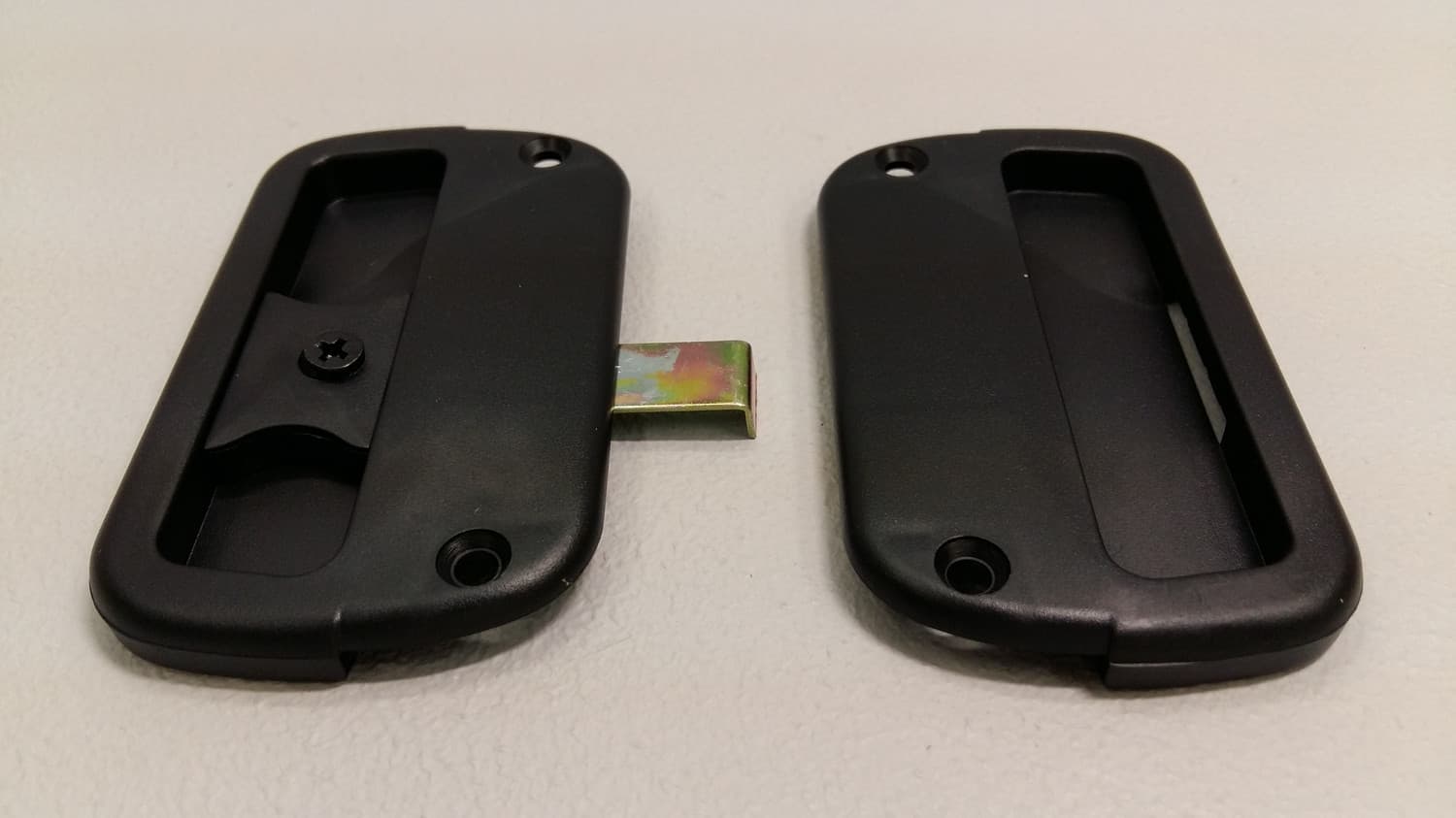 Poignée noire pour porte moustiquaire - Miniature 2