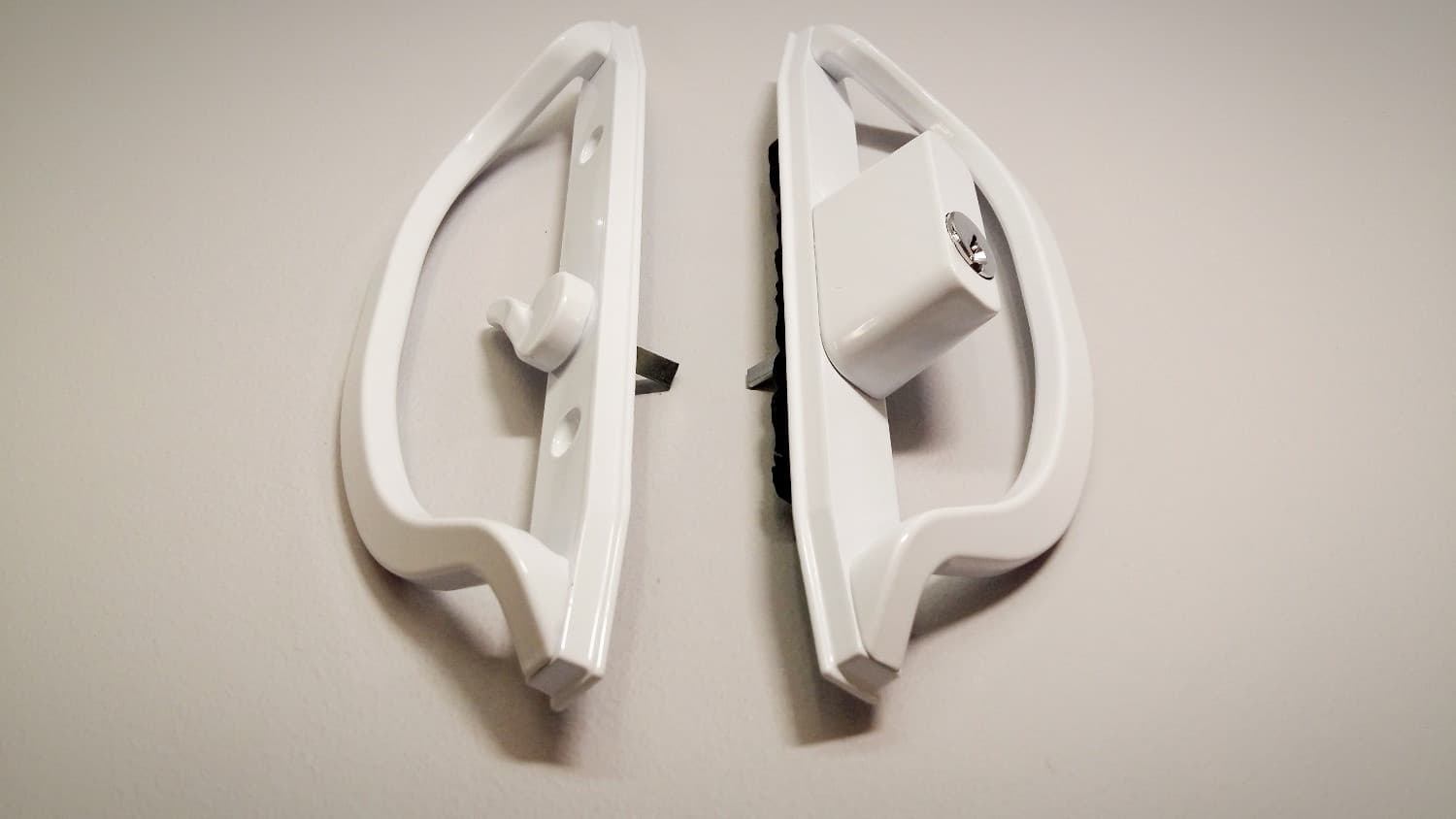 Poignée blanche avec clé pour porte patio - Miniature 2