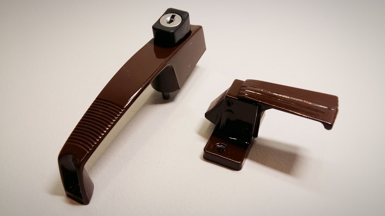 Ensemble de poignée avec clé pour contre-porte d'aluminium (brune) - Miniature 2