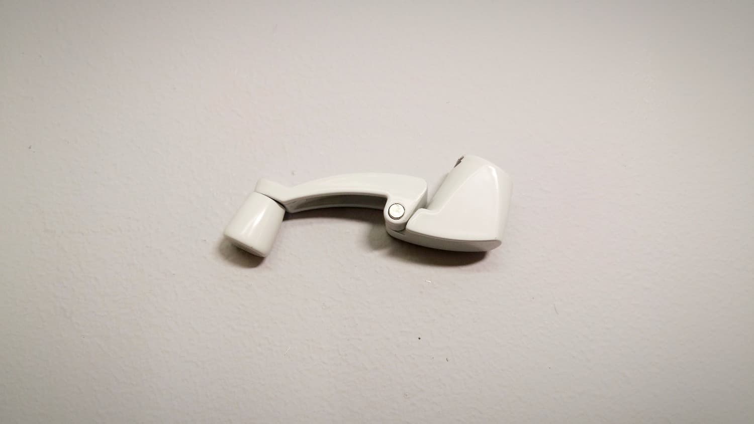 Poignée pliante pour opérateur de fenêtre à battant blanc - Image 1