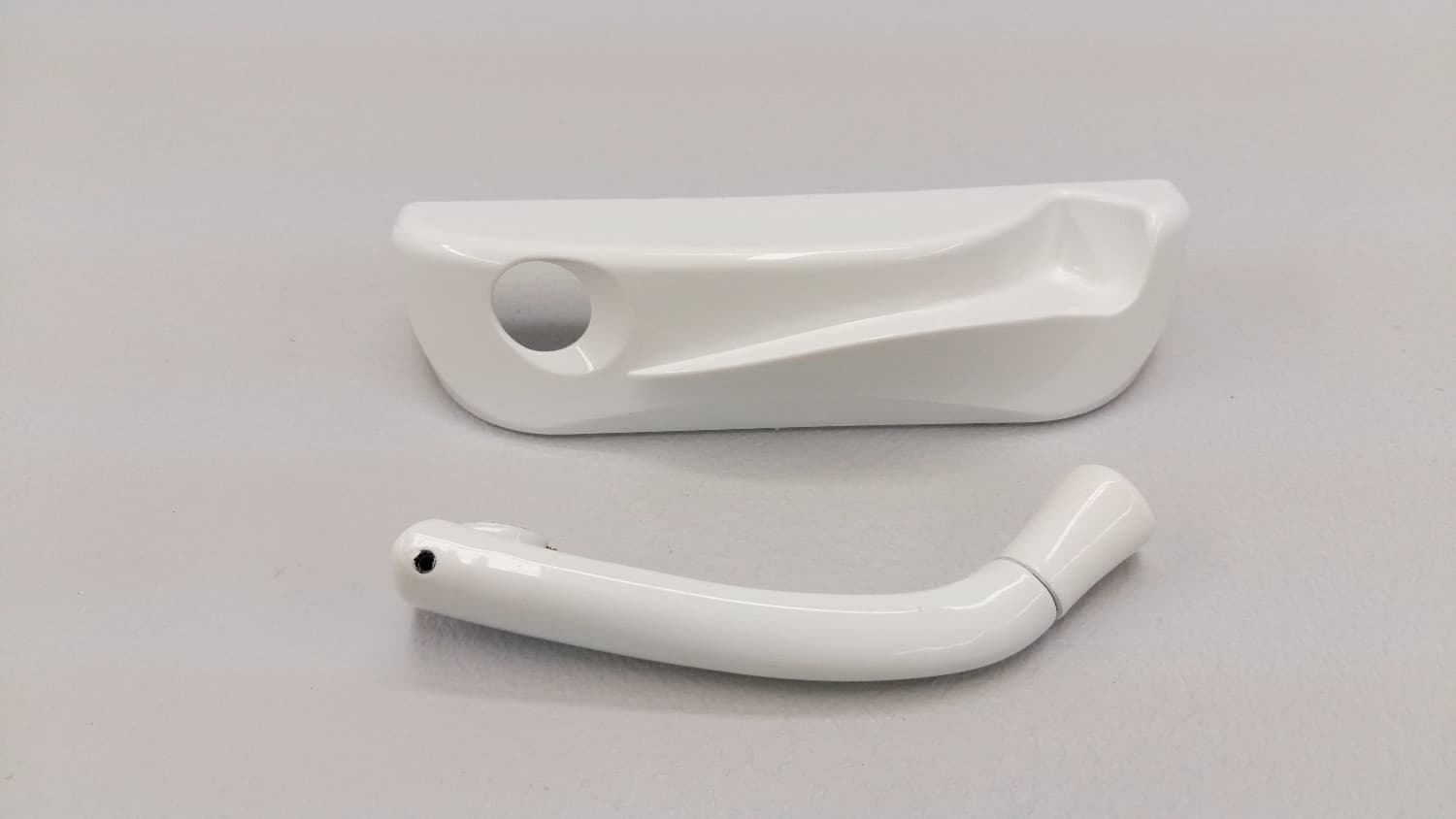 Poignée pliante et couvercle blanc pour opérateur de fenêtre à battant - Image 1