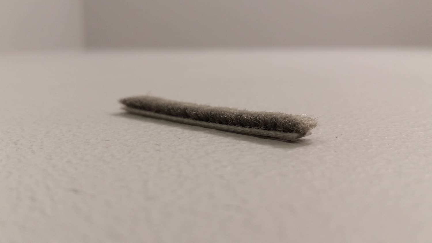 Coupe-froid en brosse fait de polypropylène(vendu au pied) - DEF6-105 | Vosthermos