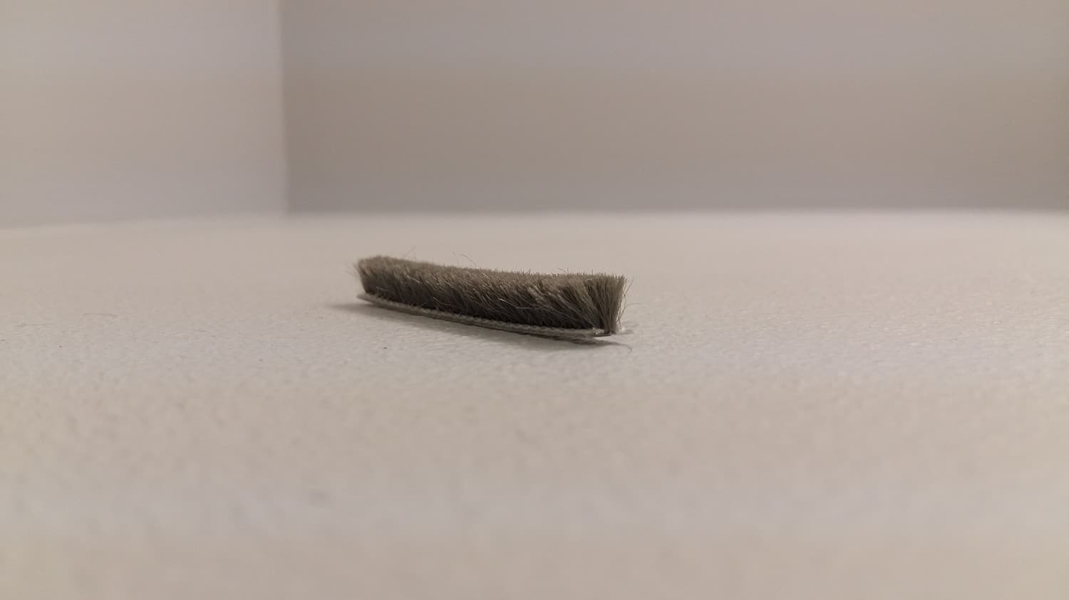 Coupe-froid en brosse fait de polypropylène(vendu au pied) - DEF6-114 | Vosthermos