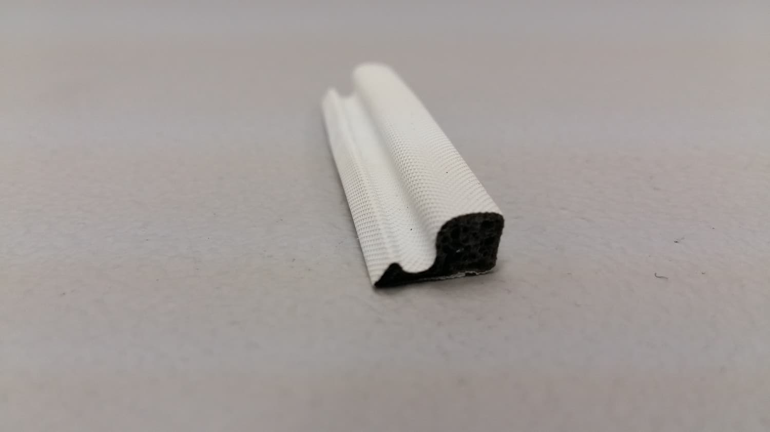 Coupe-froid blanc en thésamol recourvert de nylon(vendu aux pieds) - DEF6-164 | Vosthermos