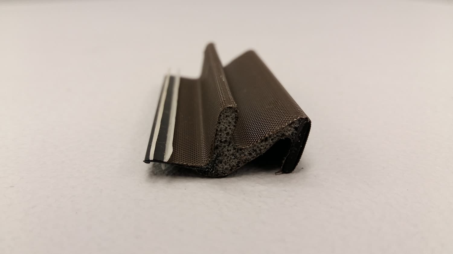 Coupe-froid magnétique pour porte résidentielle (brun) - DEF6-167BR | Vosthermos