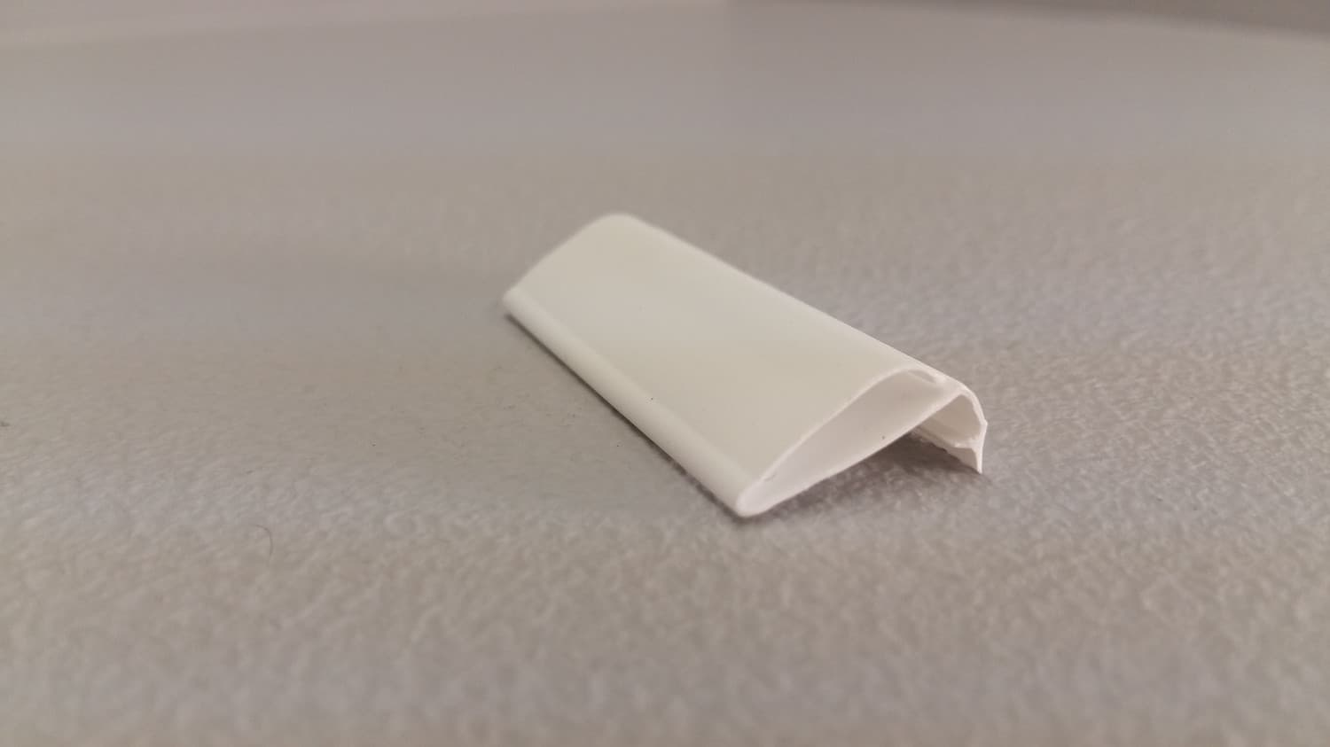 Coupe-froid blanc en polyflex 7' - DEF6-172BL | Vosthermos